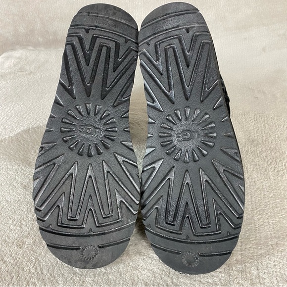 UGG Classic Short Croc Women's Boots Size 10 Black Velvet Sheepskin - Picture 9 of 10